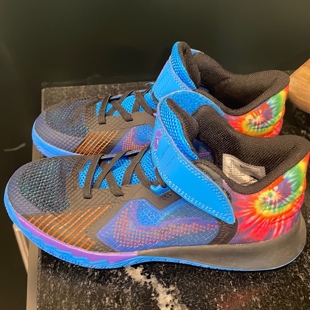 Nike Kyrie Flytrap Basketball shoes